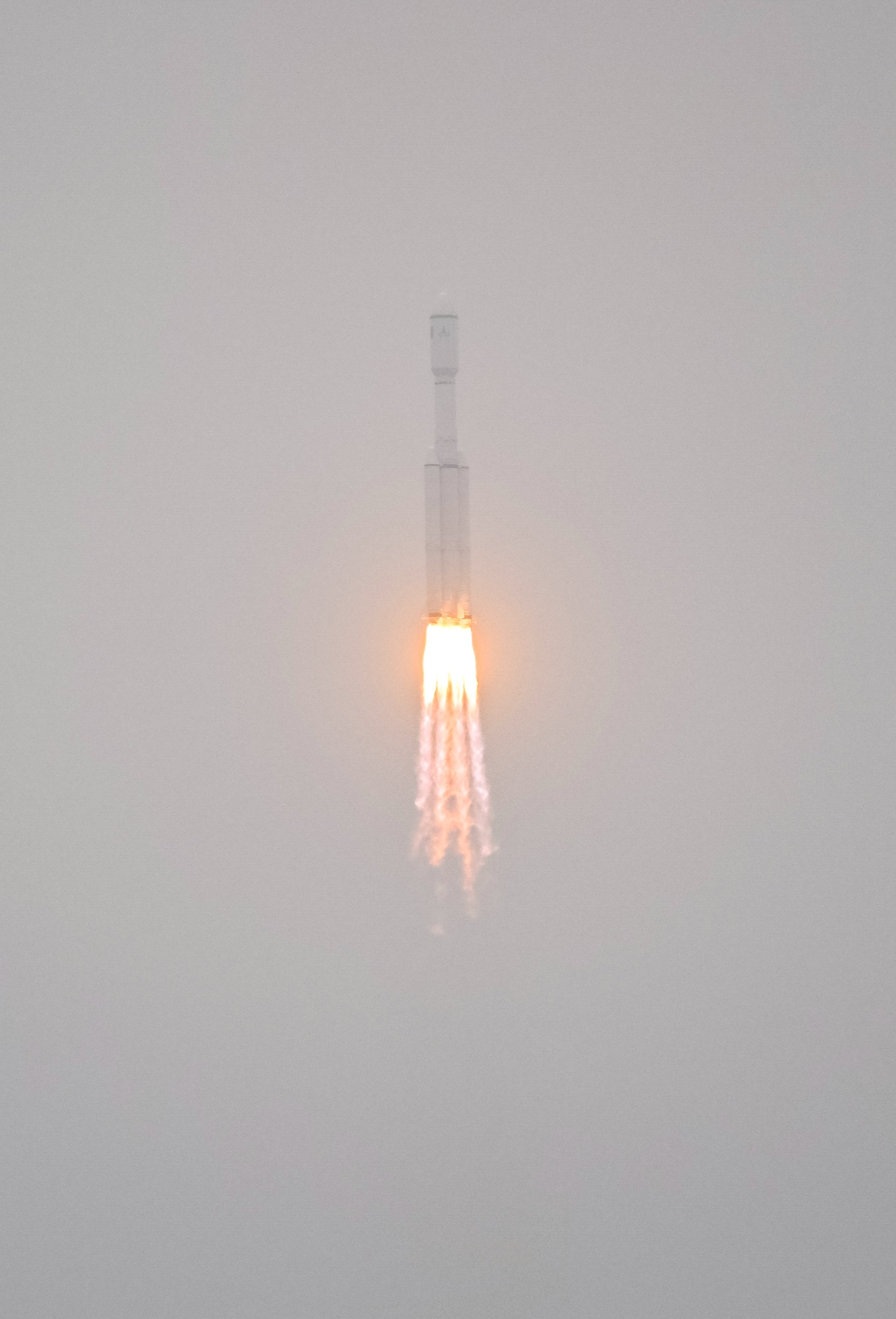 鹊桥二号中继星在文昌航天发射场成功发射